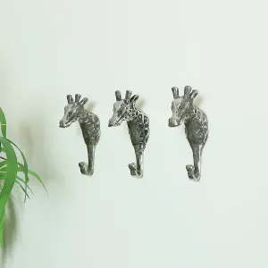 Melody Maison Set of 3 Silver Metal Giraffe Wall Hooks