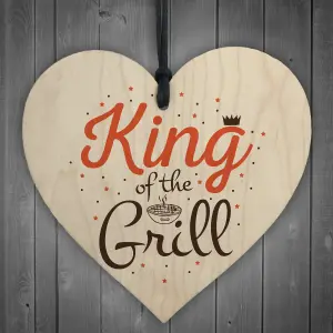 Red Ocean King Of The Grill Cooking Kitchen Garden BBQ Barbecue Dad Gift Funny Novelty Wooden Heart Plaque Sign