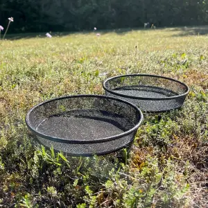 Bird Feeding Station Metal Seed Mesh Dish (Set of 2)