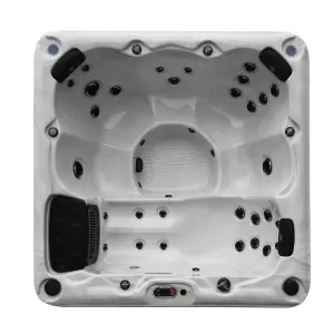 Canadian Spa Company Winnipeg UV 6 person Hot tub