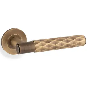 PAIR Diamond Lever On Round Rose Door Handle - Antique Brass Concealed Screw