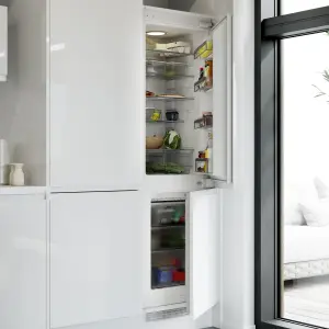 GoodHome GHBI7030FFUK 70:30 Classic Integrated Automatic defrost Fridge freezer - White