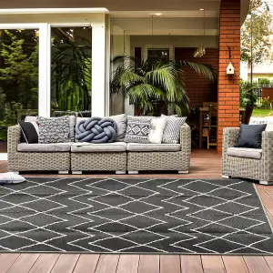 Extra Large Garden Outdoor Rug For Patio, Black & Cream Chevron Waterproof Garden Rug 180 x 270cm