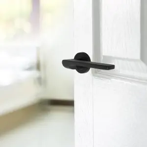 UNO-2 Door Handle Modern Matt Black Lever on Rose Internal Doors Handles + 64mm Latch