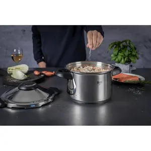 Kuhn Rikon Duromatic Top Stainless Steel Pressure Cooker for All Hobs, Side Grips 4L / 24cm