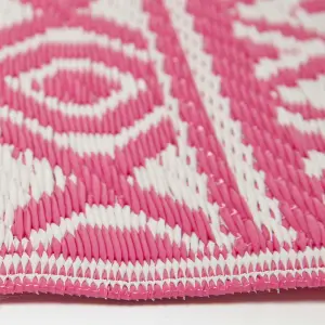 Homescapes Tia Aztec Pink & White Outdoor Rug, 150 x 240 cm