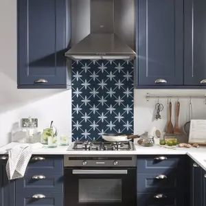 Laura Ashley Midnight Seaspray Wicker Geometric Glass Splashback, (H)750mm (W)600mm (T)6mm