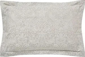 Morris & Co. Pure Strawberry Thief Bedding