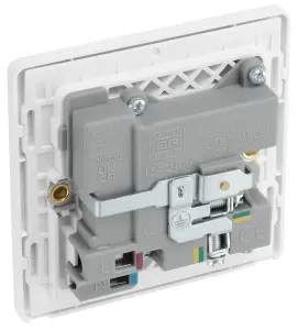 BG PCDCL21U2W Pearlescent White Evolve 1 Gang 13A 2x USB-A 2.1A Switched Socket Outlet - White Insert