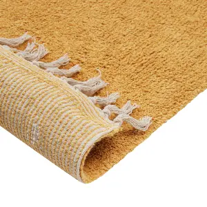 Cotton Area Rug Dotted 140 x 200 cm Yellow ASTAF