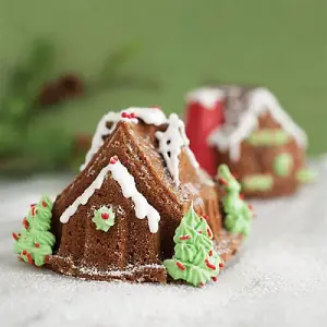 Nordic Ware Gingerbread House Duet Pan