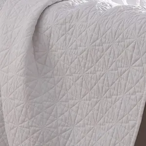 Silentnight Luxury Matalasse Bed Throw - White  150 x 200cm