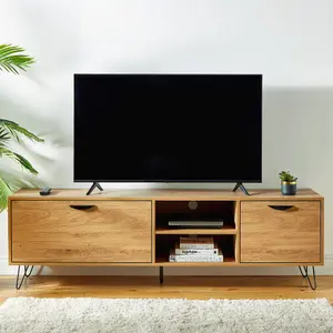 VonHaus TV Unit Oak Wood Effect, Cabinet For TVs up to 80", Large Entertainment Unit w/ 2 Storage Cupboards, 2 Shelves & Pin Legs