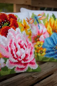 CUSHION C/FUL FLOWERS - Cross Stitch Kit: Cushion: Colourful Flowers - Vervaco