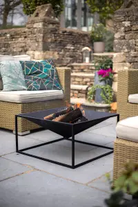 La Hacienda Black Cairo Steel Firepit - L 60 cm x W 60 cm x H 31 cm