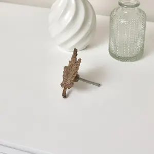 Melody Maison Rustic Maple Leaf Drawer Knob