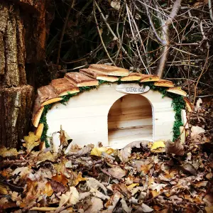 Wooden Hedgehog House Hogitat With Bark Roof & Nesting Straw