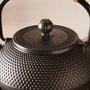 VonShef Cast Iron Teapot, Black Japanese Teapot with Infuser & Mesh Strainer, 800ml 4 Cup Tea Pot, Stovetop Tetsubin Tea Kettle