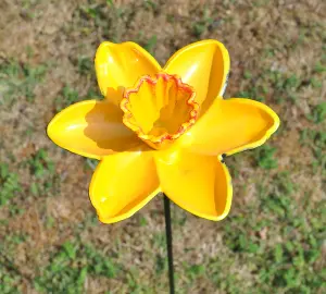 Cast Iron Daffodil & Poppy Bird Feeder Flower Dish Set