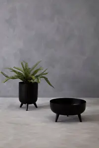 Interiors by Premier Elegant Design Black Planter, Durable Construction Of Garden Pot, Portable Lightweight Outdoor Garden Pot