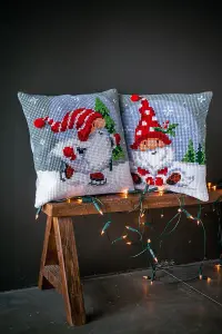 CUSHION XMAS GNOME - Cross Stitch Kit: Cushion: Christmas Gnome in Snow - Vervaco