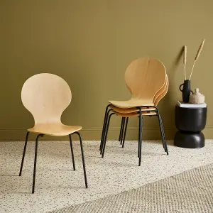 sweeek. Set of 4 retro wooden stacking chairs Naomi Natural 43x48x87 cm