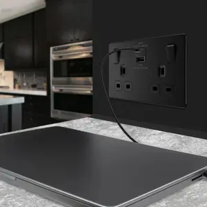 BG Screwless Flatplate Matt Black, 13A Double Switched Socket With USB A + C 45W, Black Inserts