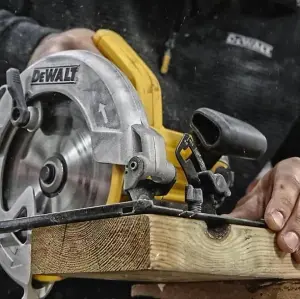 DEWALT DWE560K 240v Circular saw 185mm blade