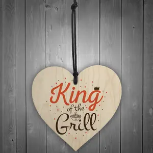 Red Ocean King Of The Grill Cooking Kitchen Garden BBQ Barbecue Dad Gift Funny Novelty Wooden Heart Plaque Sign