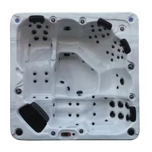 Canadian Spa Company Vancouver UV 6 person Hot tub