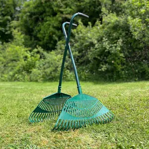 Long Handled Leaf Collecting Grabs