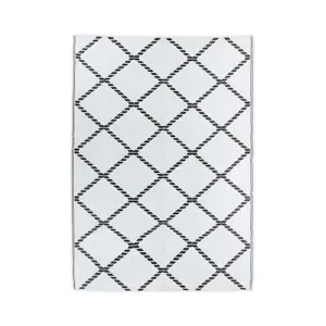 Large Garden Outdoor Rug For Patio, Reversible Chevron Colours, Black & White Waterproof Area Rug 160 x 230cm