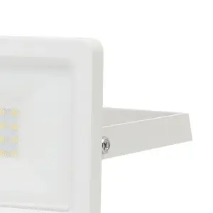 GoodHome Lucan AFD1018-IW White Mains-powered Cool white Outdoor LED PIR Floodlight 2000lm