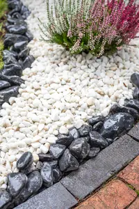 Kelkay Onyx Black Cobbles  Premium Aggregates Cobbles Bulk Bag 750kg