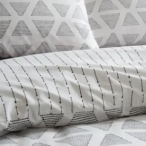 Tufted Print Geo Reversible Duvet Cover Set Double - 2 Standard Pillowcases