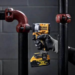 DeWalt 18V Li-ion Brushless Cordless Impact wrench (2 x 5Ah) - DCF922P2T-GB