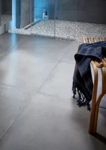 Colours Konkrete Grey Matt Concrete effect Porcelain Indoor Wall & floor tile, Pack of 4, (L)616mm (W)616mm