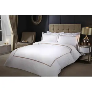 Ervin Linen Geometric Shapes Duvet Cover Set with Pillow Shams White/Gold / Kingsize - 2 Standard Pillowcases