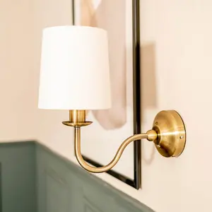 ValueLights Memphis Traditional Antique Brass Wall Light Fitting with a Fabric Lampshade - Bulb Included