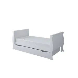 Valerton Cot Bed White / Yes