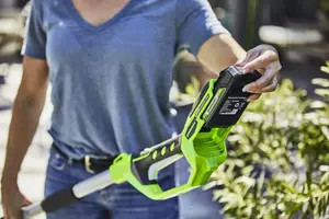 Greenworks Tools 24V 51cm (20") Long Reach Cordless Hedge Trimmer, split shaft includes 2Ah battery & economy charger