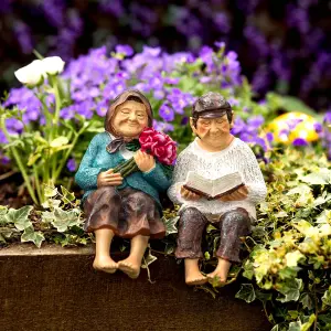 Sitting Grandparents Garden Ornaments Outdoor - Hardwearing Weatherproof Solar Resin Garden Ornament