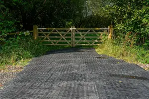 Temporary Ground Protection Mat 0.8 x 1.2m - Interlocking & Lightweight (Pallet of 10)