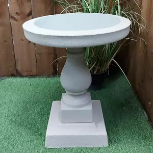 Classic Short Sandstone Birdbath