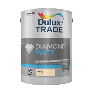 Dulux Trade Diamond Magnolia Matt Emulsion paint, 5L