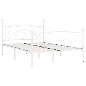 Berkfield Bed Frame with Slatted Base White Metal 140x200 cm