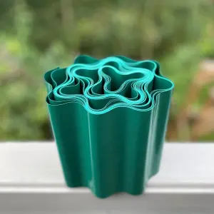 Set of 6 Green Plastic Garden Lawn Edging (9m x 15cm Roll)