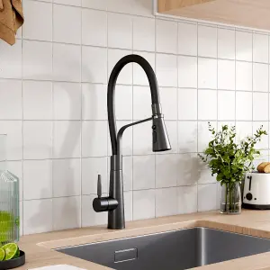 Stainless Steel Kitchen Tap Flexible Silicone Pull-Down Kitchen Faucet in Black