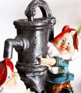 Primrose Garden Gnome Helpers Pump & Barrel Water Feature with LED Lights