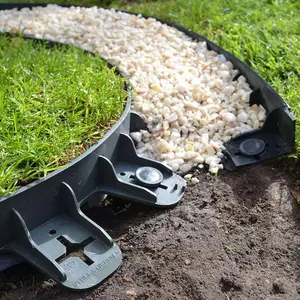 Flexible Garden Lawn Edging in Black 22.5m - 30x 80cm H6cm